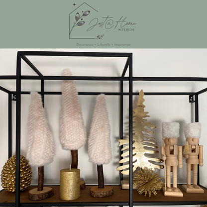 Sapin fourrure sur tronc en bois